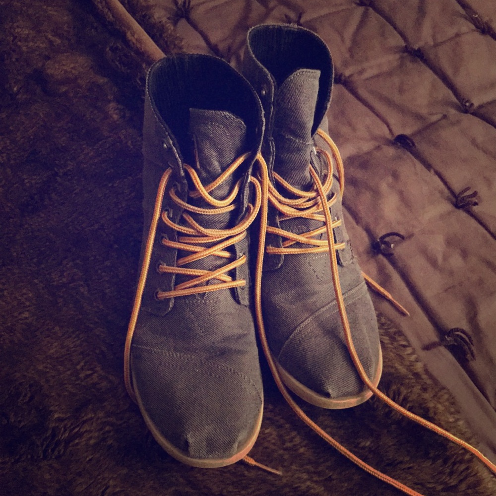 Charcoal grey above the ankle Toms hiking boots